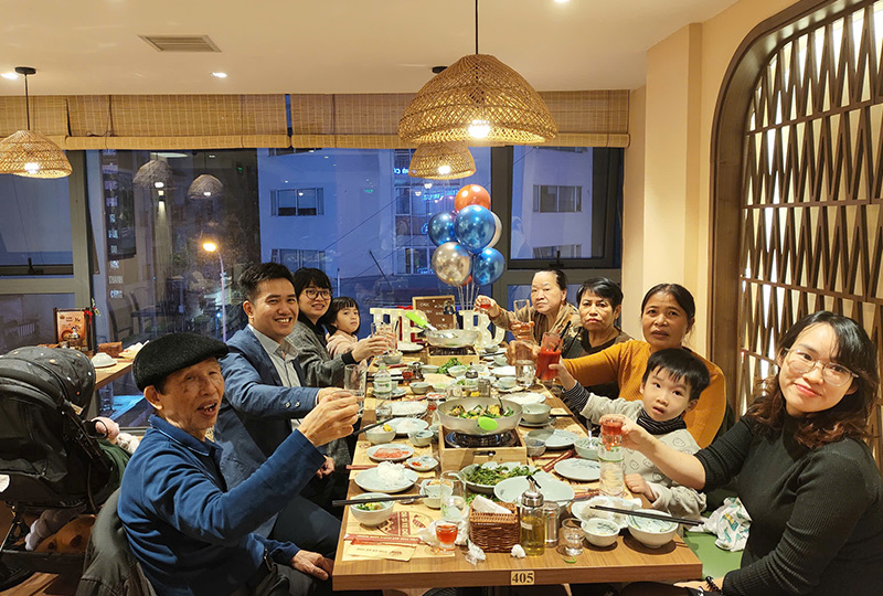 Khách hàng review Chả cá Kẻ Chợ